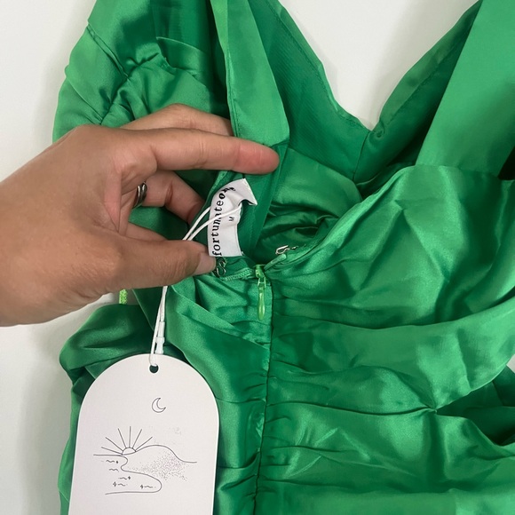 Satin green cut out maxi dress - Picture 3 of 5